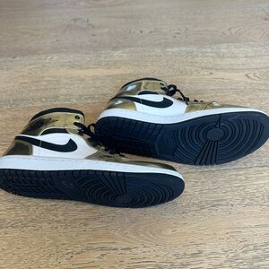 Air Jordan 1 Mid Metallic Gold Size 9.5 (Men)